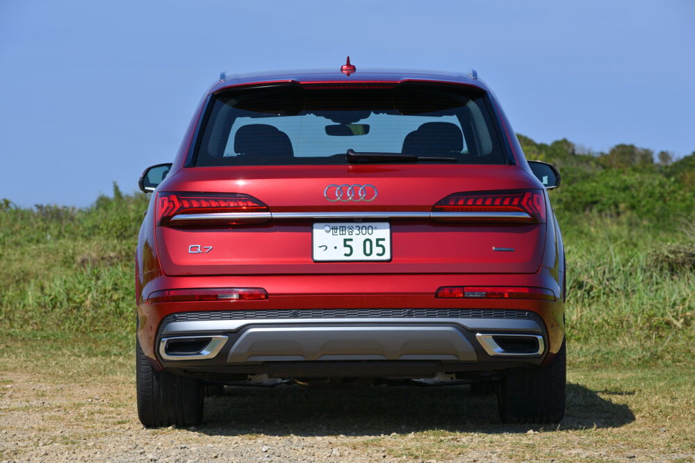 新型3代目 アウディ Q7
リア