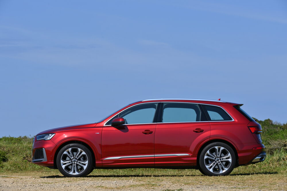 新型3代目 アウディ Q7
ボディサイド