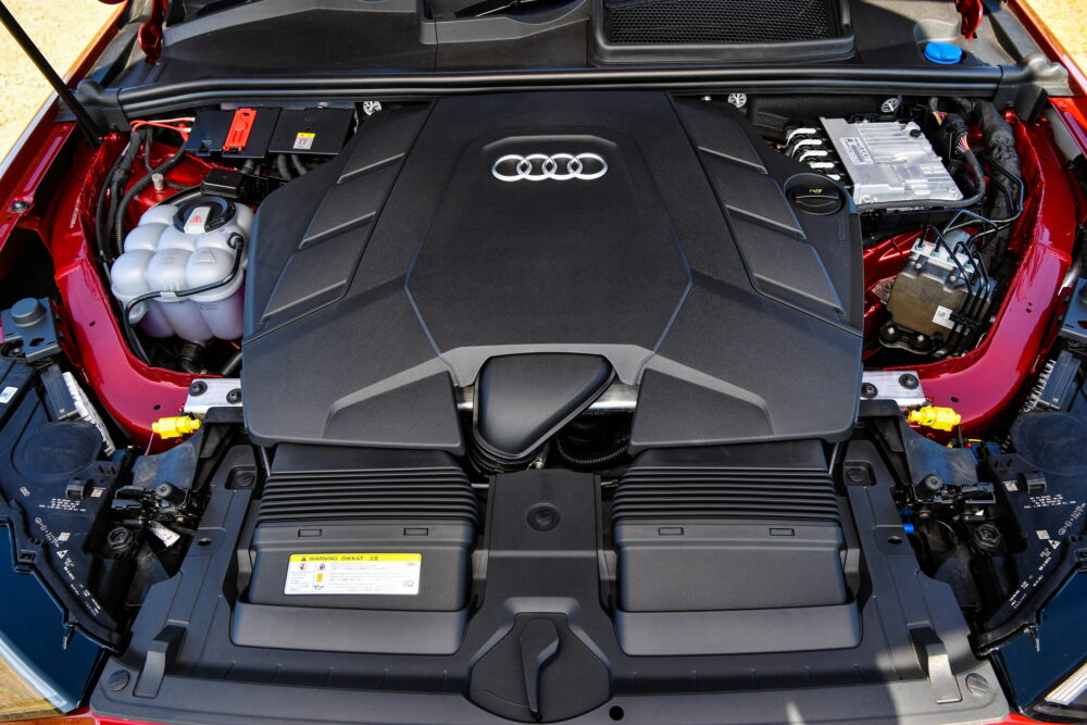 新型3代目 アウディ Q7
エンジン