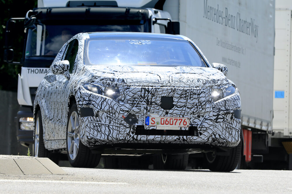 次期新型 メルセデス・ベンツ EQC プロトタイプ スパイショット
フロント