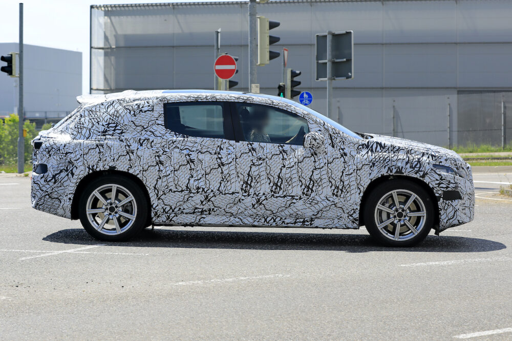 次期新型 メルセデス・ベンツ EQC プロトタイプ スパイショット
ボディサイド