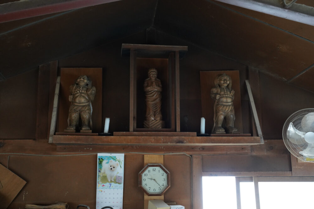 松本民芸家具工房内に祀られる聖徳太子