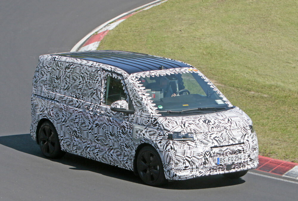 次期新型フォルクスワーゲン T7 PHEV プロトタイプ スパイショット
フロント