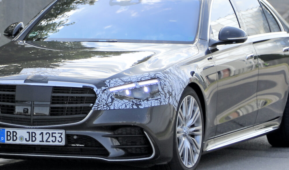 次期新型メルセデス・ベンツ Sクラス プロトタイプ スパイショット
フロント拡大
