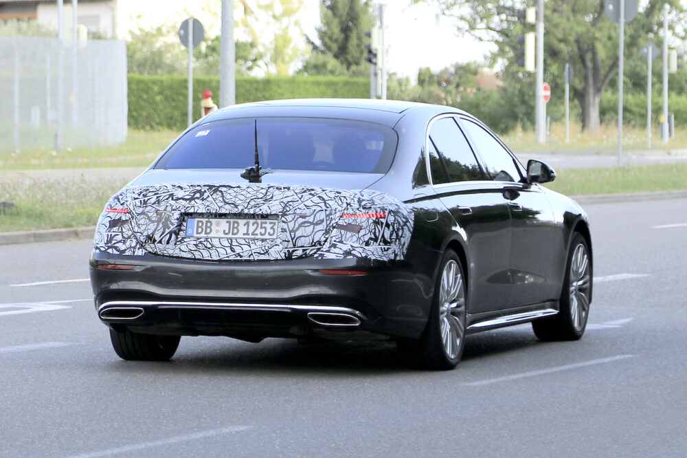 次期新型メルセデス・ベンツ Sクラス プロトタイプ スパイショット
リア