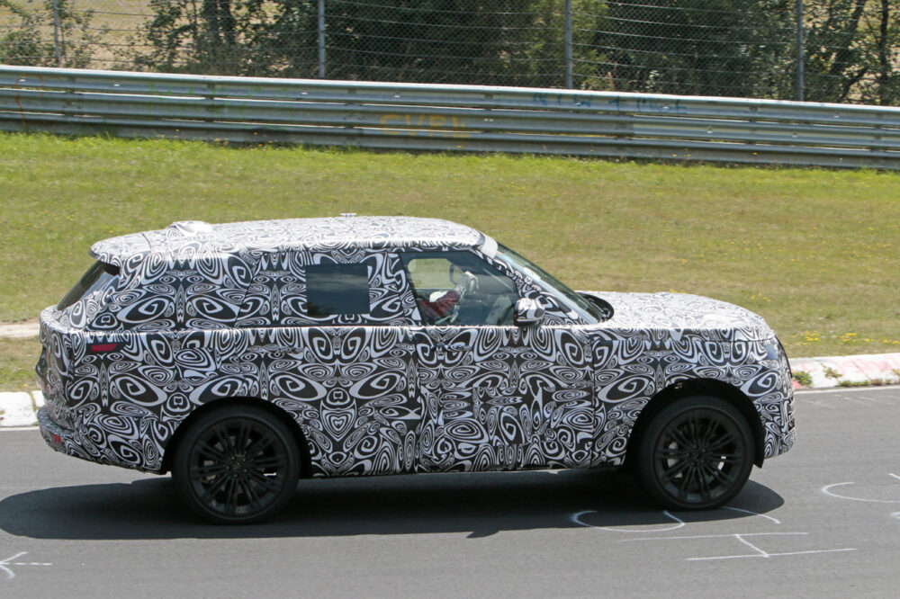 次期新型 ランドローバー レンジローバー プロトタイプ スパイショット
ボディサイド