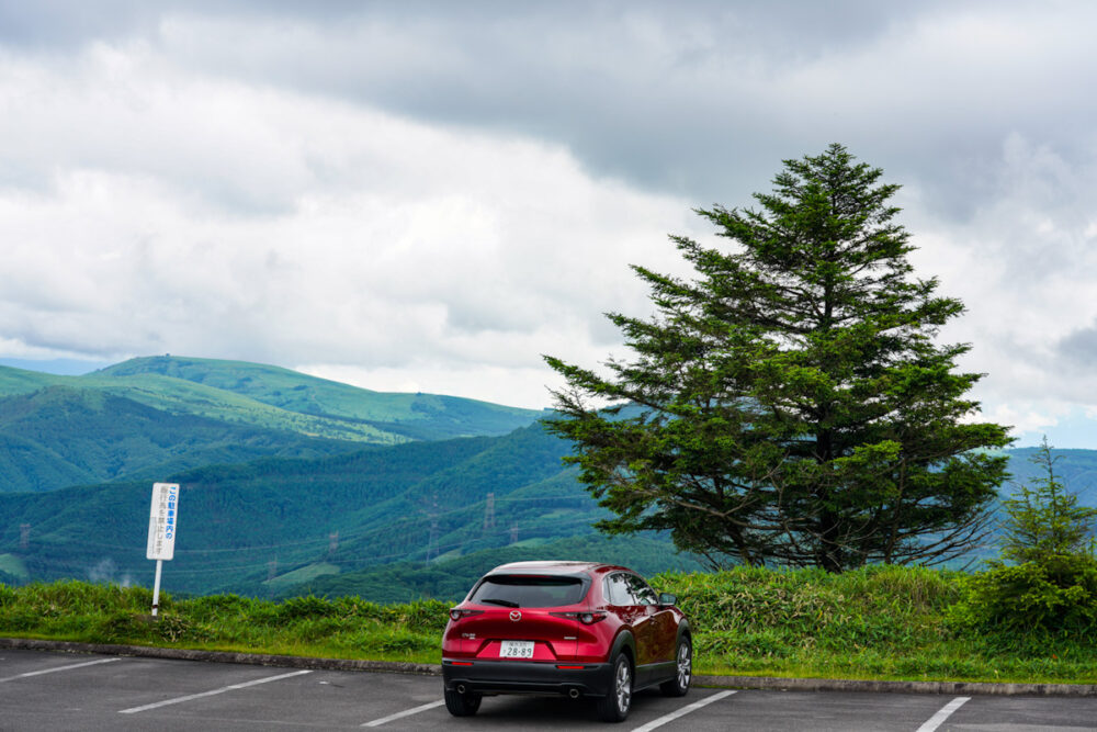 「大展望台 三峰茶屋」とマツダCX-30