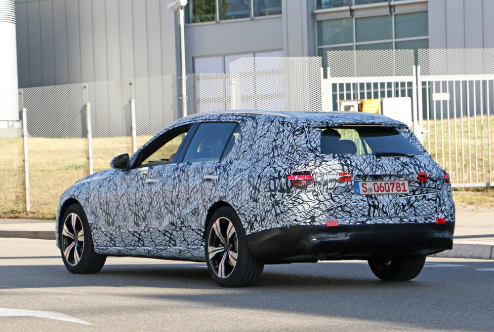 次期新型メルセデス・ベンツ Cクラス ステーションワゴン プロトタイプ スパイショット
リアサイド