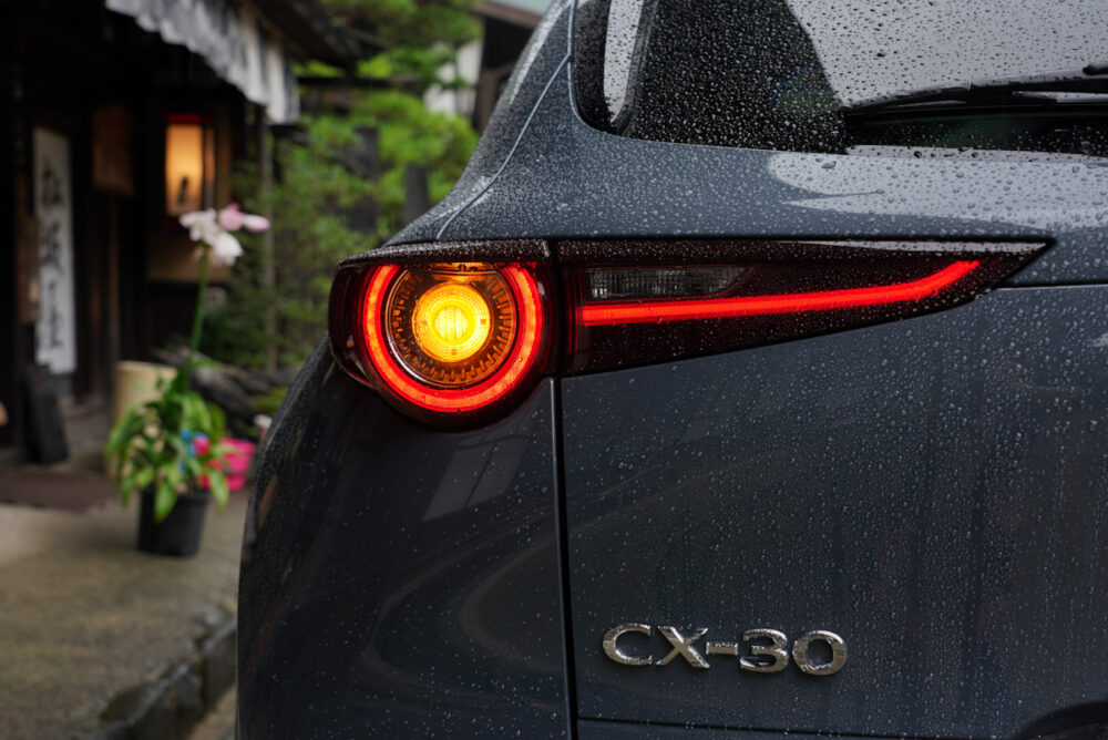 奈良井宿で撮影したマツダCX-30
リアエンド
