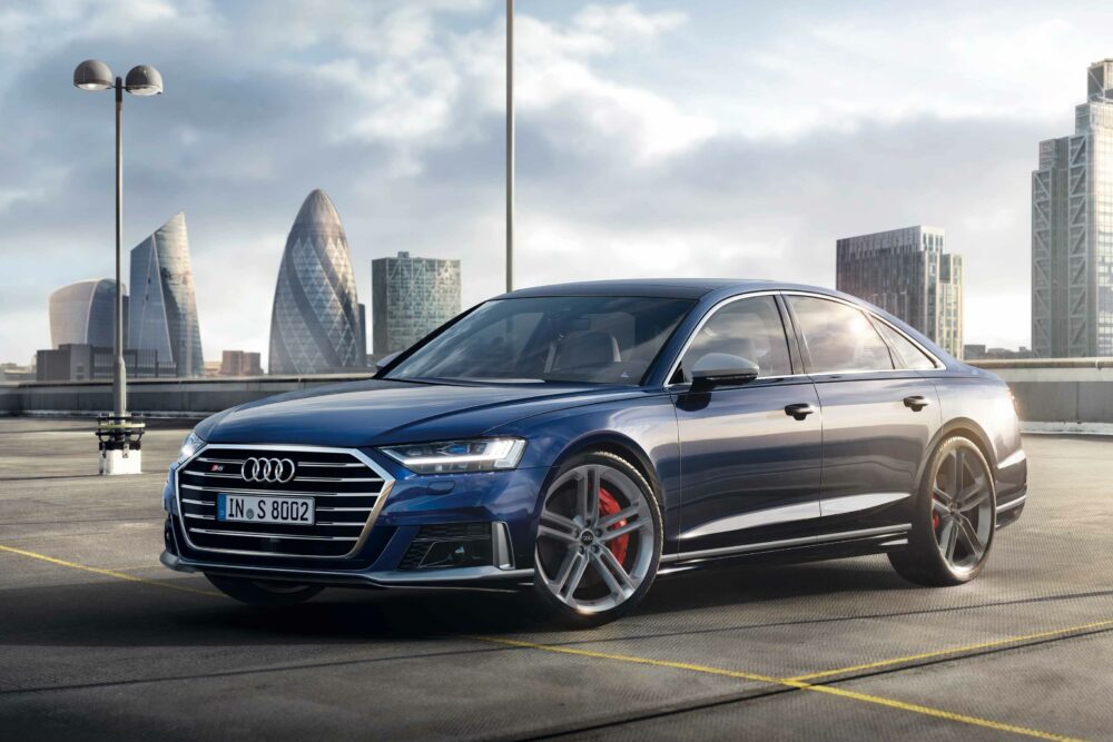 新型 アウディ S8
フロント