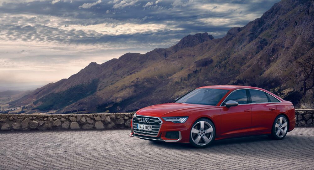 新型アウディ S6
