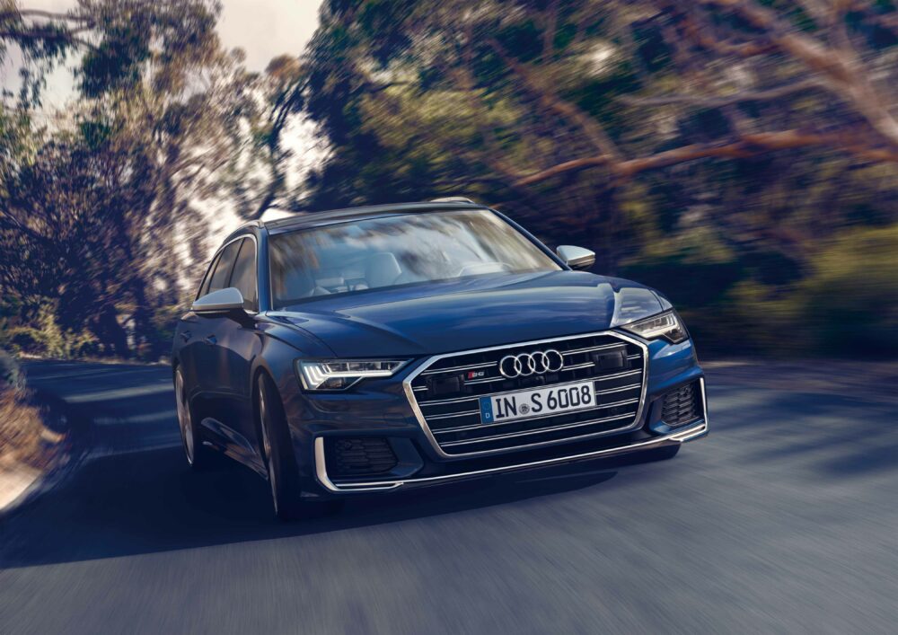 新型アウディS6アバント フロントマスク