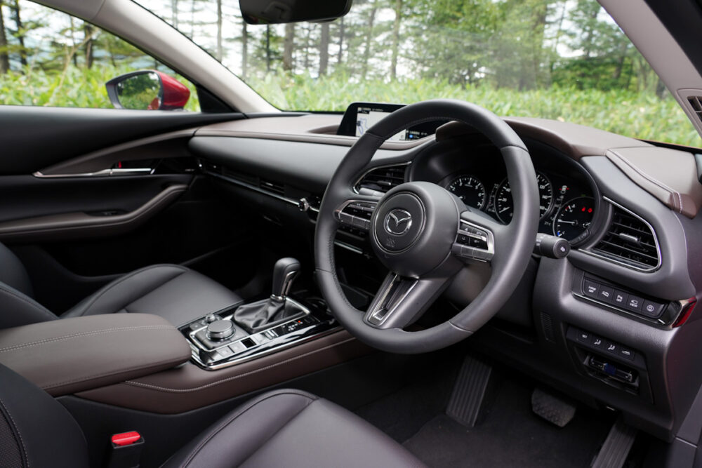 マツダCX-30 インパネ、運転席周り