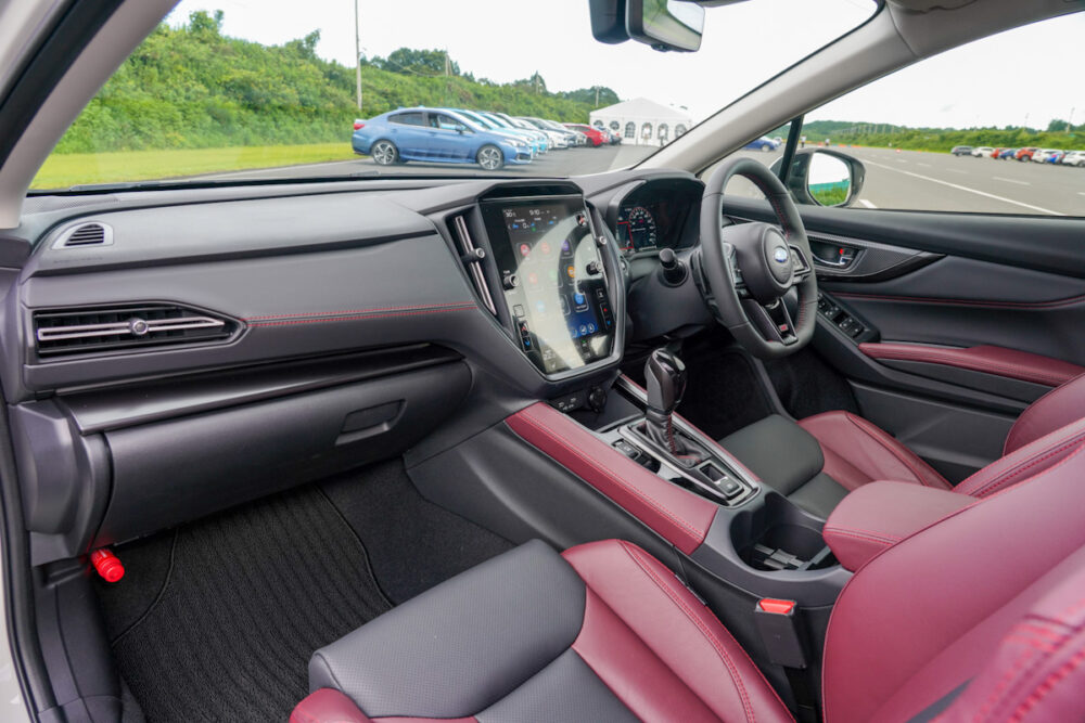 新型レヴォーグ「STI」グレードのインテリア