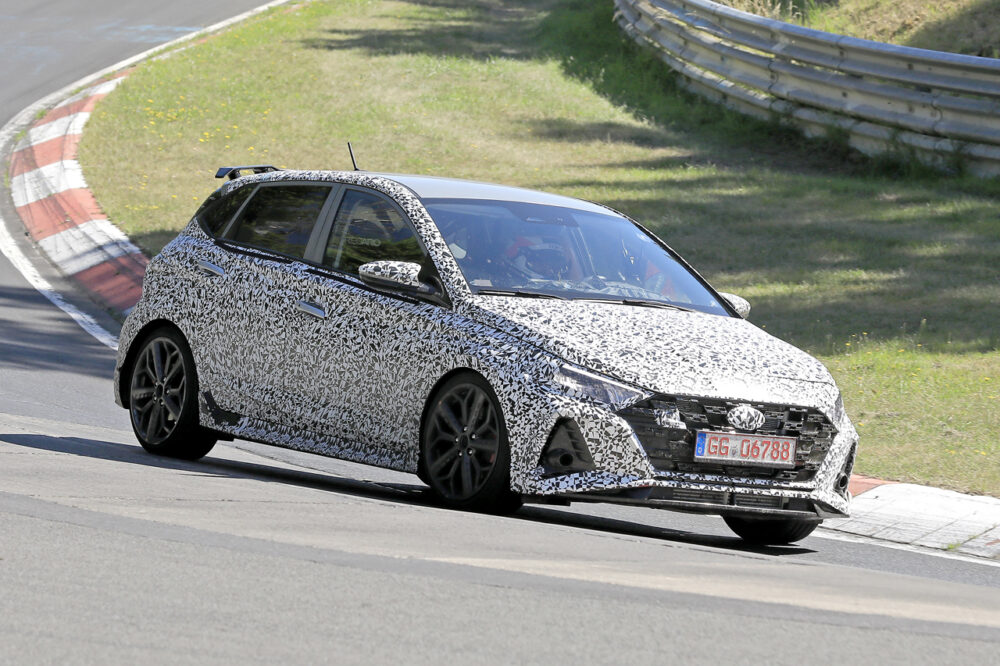 新型 ヒュンダイ i20n プロトタイプ スパイショット
フロントとサイド