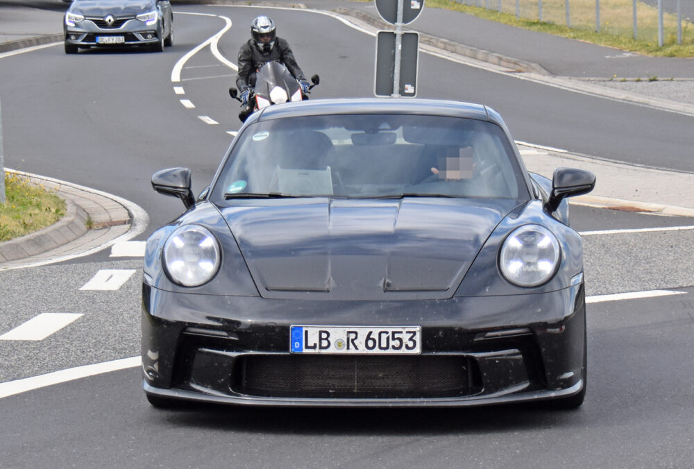 新型ポルシェ 911 GT3ツーリング プロトタイプ スパイショット
フロント