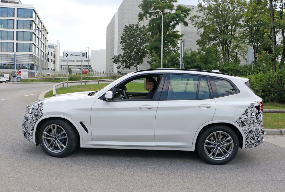 改良新型 BMW X3 プロトタイプ スパイショット
ボディサイド