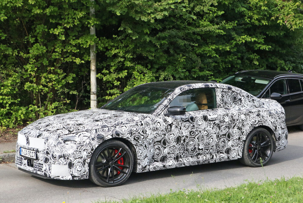 次期新型BMW 2シリーズクーペ プロトタイプ スパイショット
フロントサイド