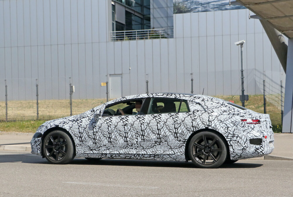 次期新型 メルセデス・ベンツ EQS プロトタイプ
ボディサイド