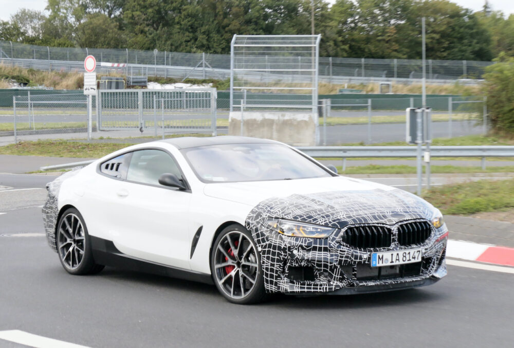 新型BMW 8シリーズベーススーパーカーテスト車両
フロントサイド