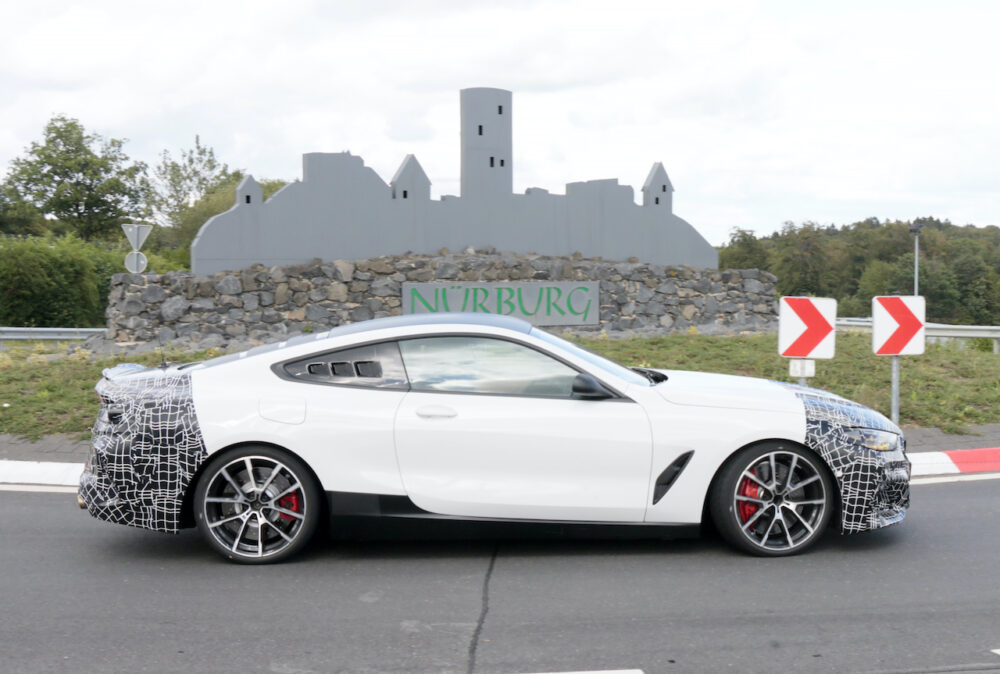 新型BMW 8シリーズベーススーパーカーテスト車両
ボディサイド