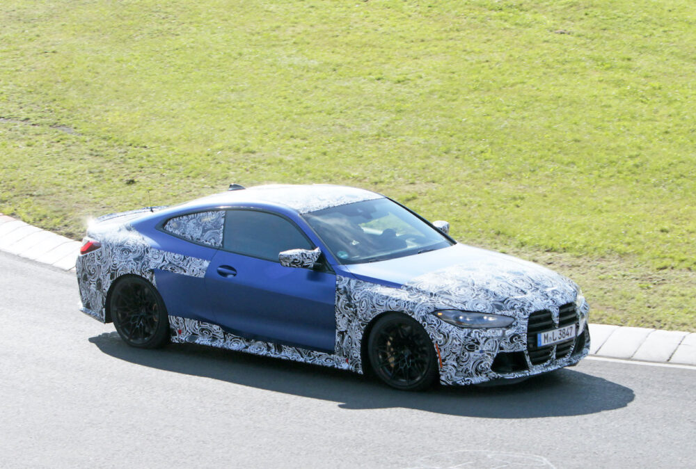 次期新型BMW M4クーペ プロトタイプ スパイショット
フロントサイド