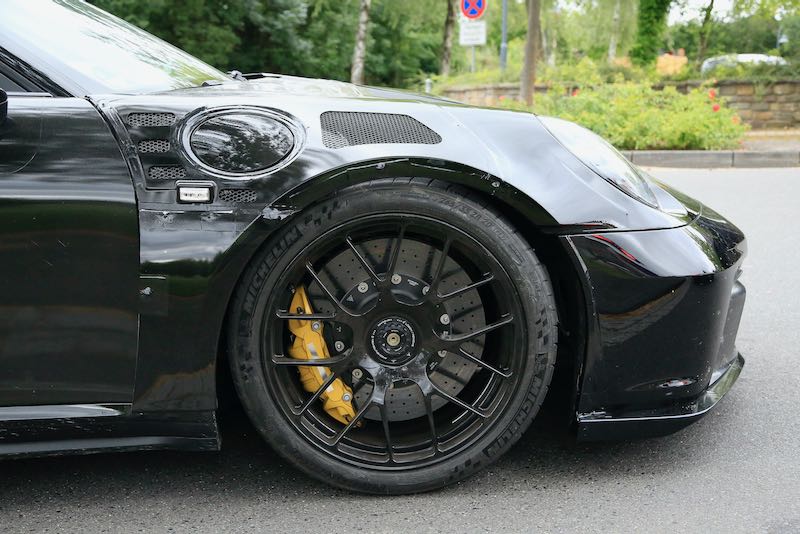 次期新型ポルシェ 911 GT3 RS プロトタイプ スパイショット
フェンダー