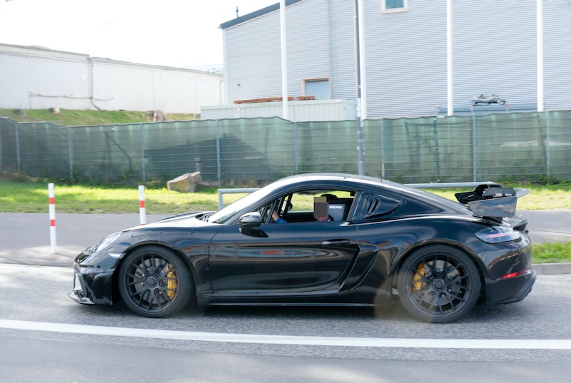 新型ポルシェ ケイマン GT4 RS プロトタイプ
ボディサイド