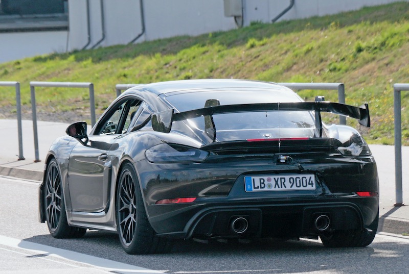 新型ポルシェ ケイマン GT4 RS プロトタイプ
リアサイド