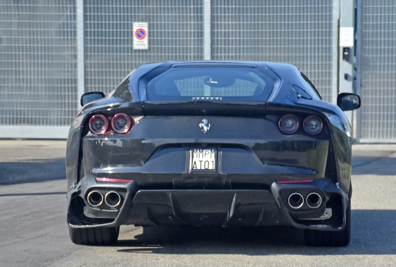 新型フェラーリ 812GTO プロトタイプ スパイショット
リアエンド