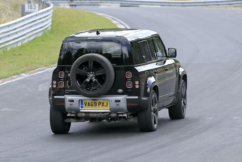 新型ランドローバー ディフェンダー V8 プロトタイプ スパイショット
リアサイド