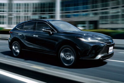 トヨタ新型80ハリアーに不具合?特定の状況で燃料メーターが満タン表示に
