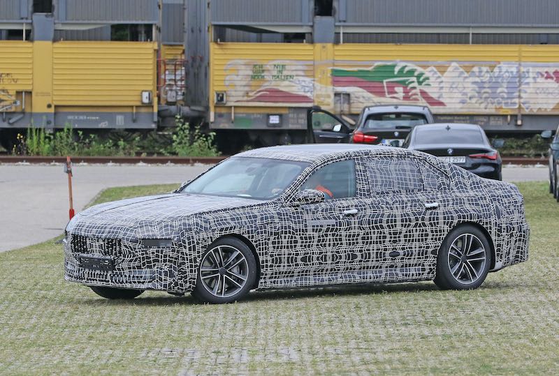 新型 BMW i7 プロトタイプ スパイショット フロントサイド