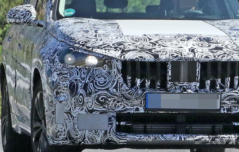次期新型BMW X1 プロトタイプ スパイショット フロント拡大