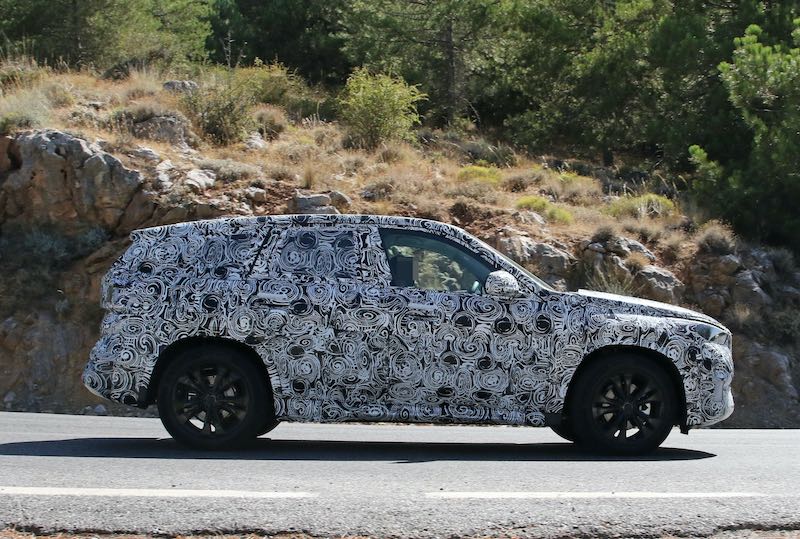 次期新型BMW X1 プロトタイプ スパイショット ボディサイド