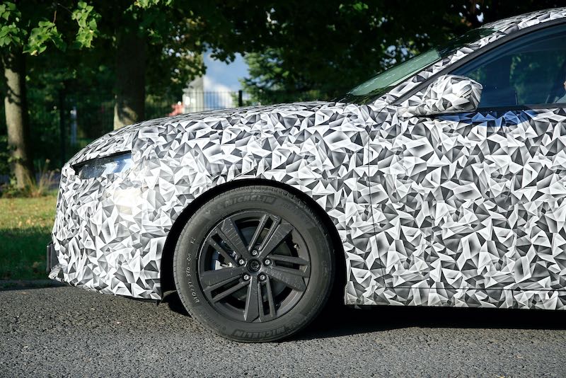 次期新型プジョー308 プロトタイプ スパイショット フロントサイドフェンダー