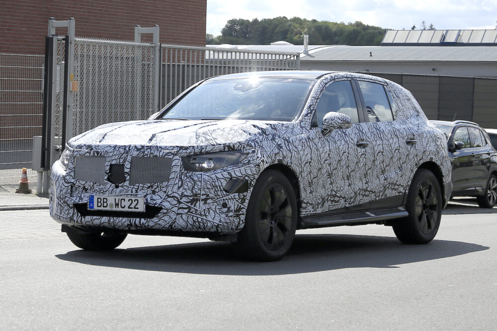 次期新型メルセデス・ベンツ GLC プロトタイプ スパイショット
フロントサイド