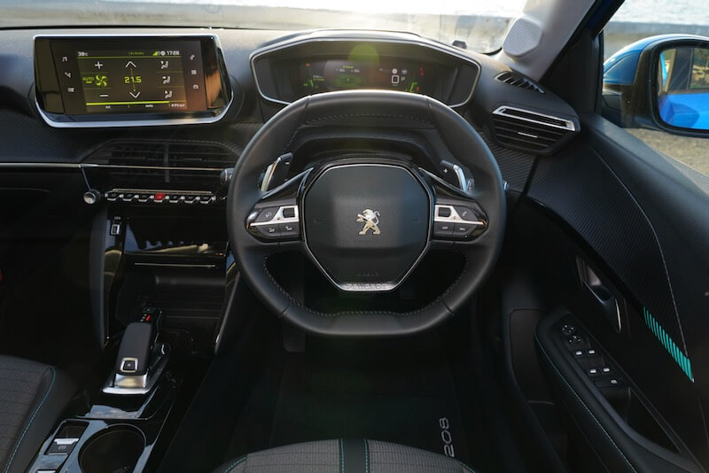 プジョー 208 Allure 「i-Cockpit」運転席周り