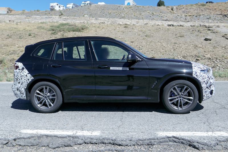 改良新型 BMW PHEV プロトタイプ スパイショット ボディサイド