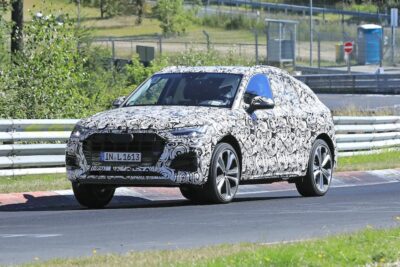アウディ「Q5 スポーツバック」新型SUVクーペ開発車両がニュルを走る【最新スクープ】