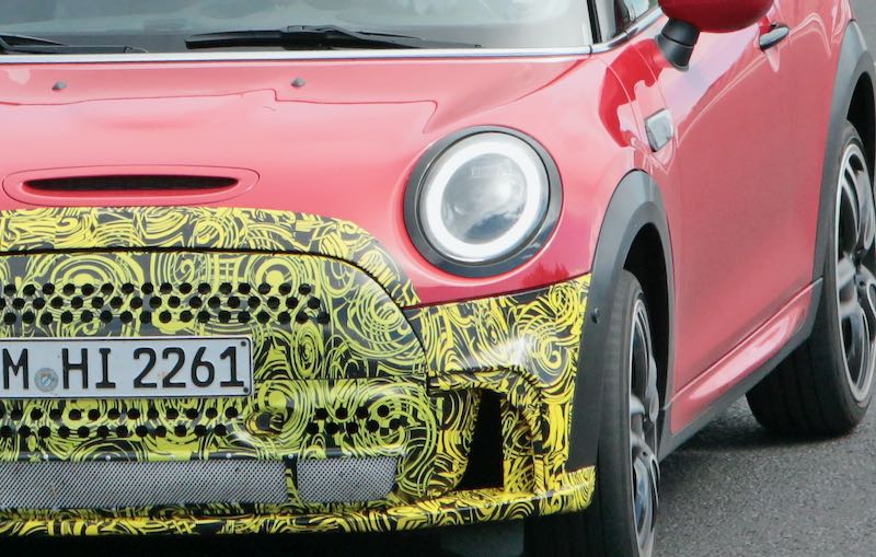 改良新型MINI コンバーチブル クーパーS プロトタイプ スパイショット フロントバンパー拡大