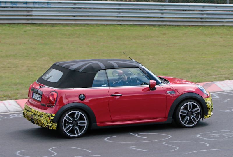 改良新型MINI コンバーチブル クーパーS プロトタイプ スパイショット ボディサイド
