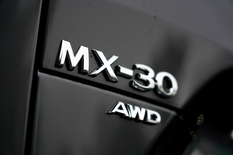 マツダ MX-30 車名バッジ
