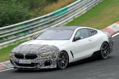 新型BMWミッドシップ・スーパーカーのプロトタイプがニュル爆走【最新スクープ】