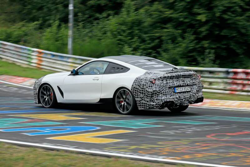 謎のBMW 8シリーズベースのミッドシップ・スーパーカーのプロトタイプ リアサイド