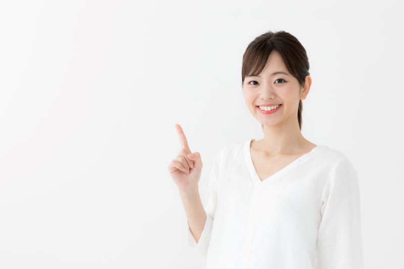 おすすめする女性
