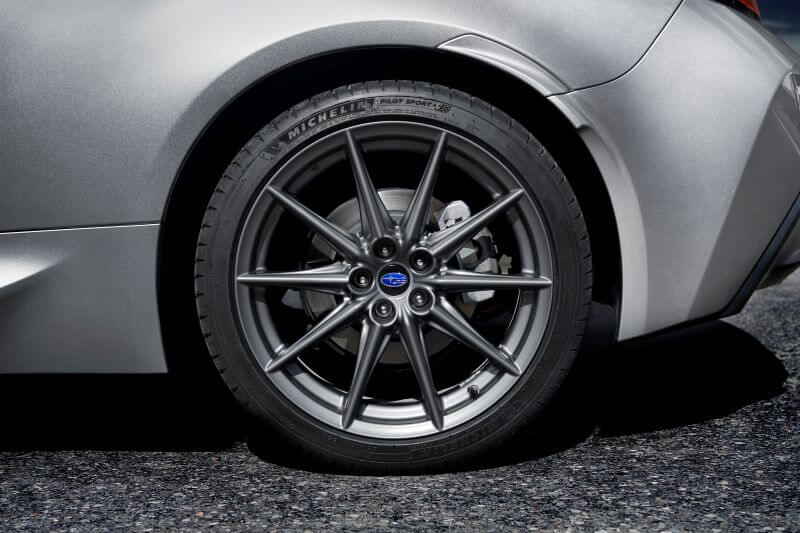 新型 スバル BRZ 北米仕様 タイヤ周り