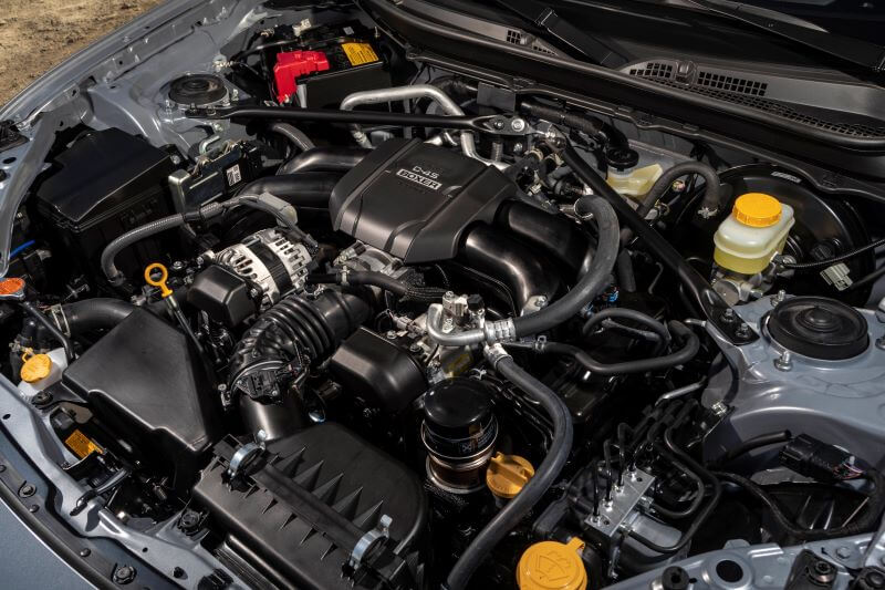 新型 スバル BRZ 北米仕様 エンジンルーム