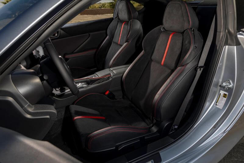 新型 スバル BRZ 北米仕様 シート