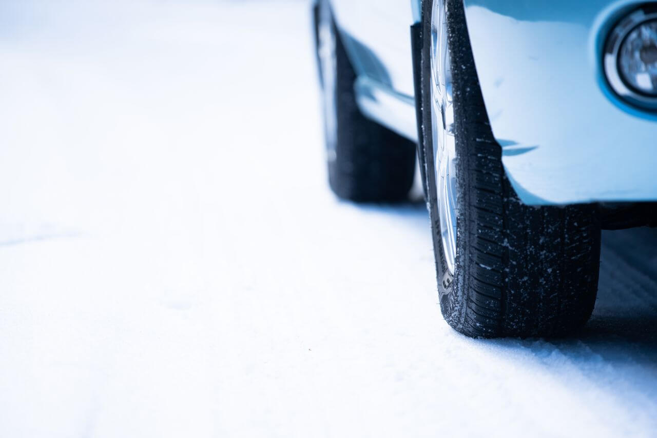 スタッドレスタイヤを交換する見分け方は 交換すべきサインと注意点まとめ Moby モビー
